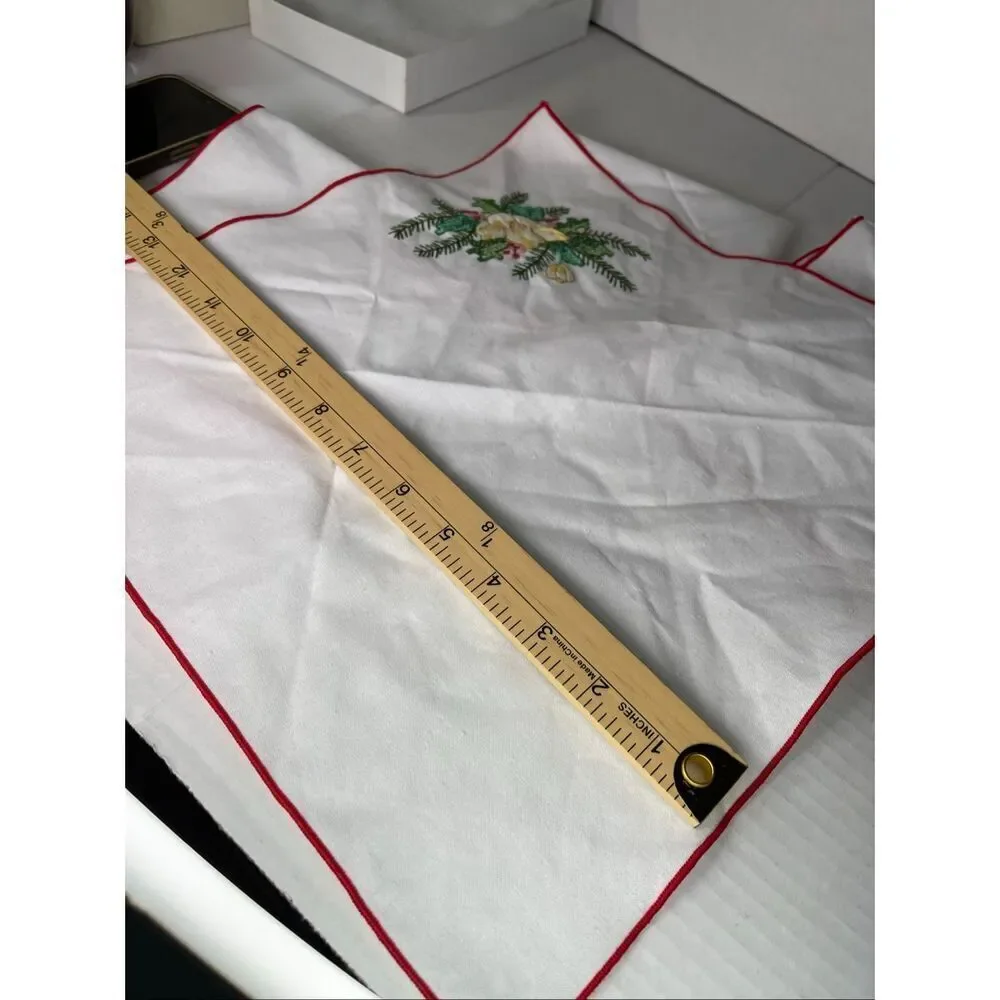 VTG Lot of 4 embroidered Christmas Holiday napkins